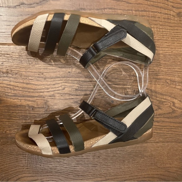 EL NATURALISTA Sz 38 Zumaia Leather  Velcro Closure Elastic On One Strap Sandals - Picture 3 of 10